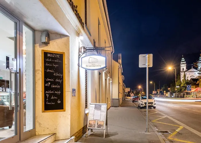 ホテル Wine & Wellness Besedni Dum ヴァルチツェ