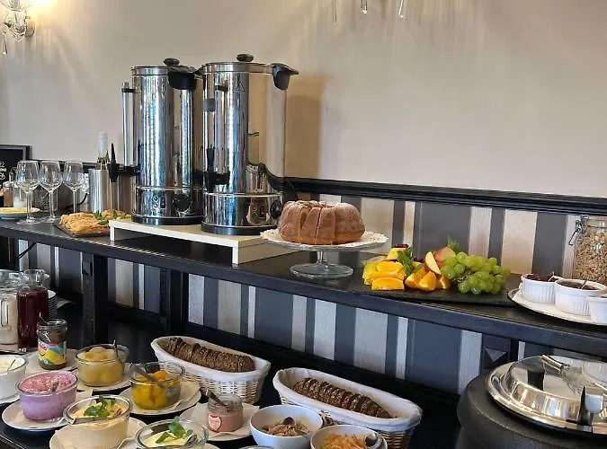 ホテル Wine & Wellness Besedni Dum ヴァルチツェ